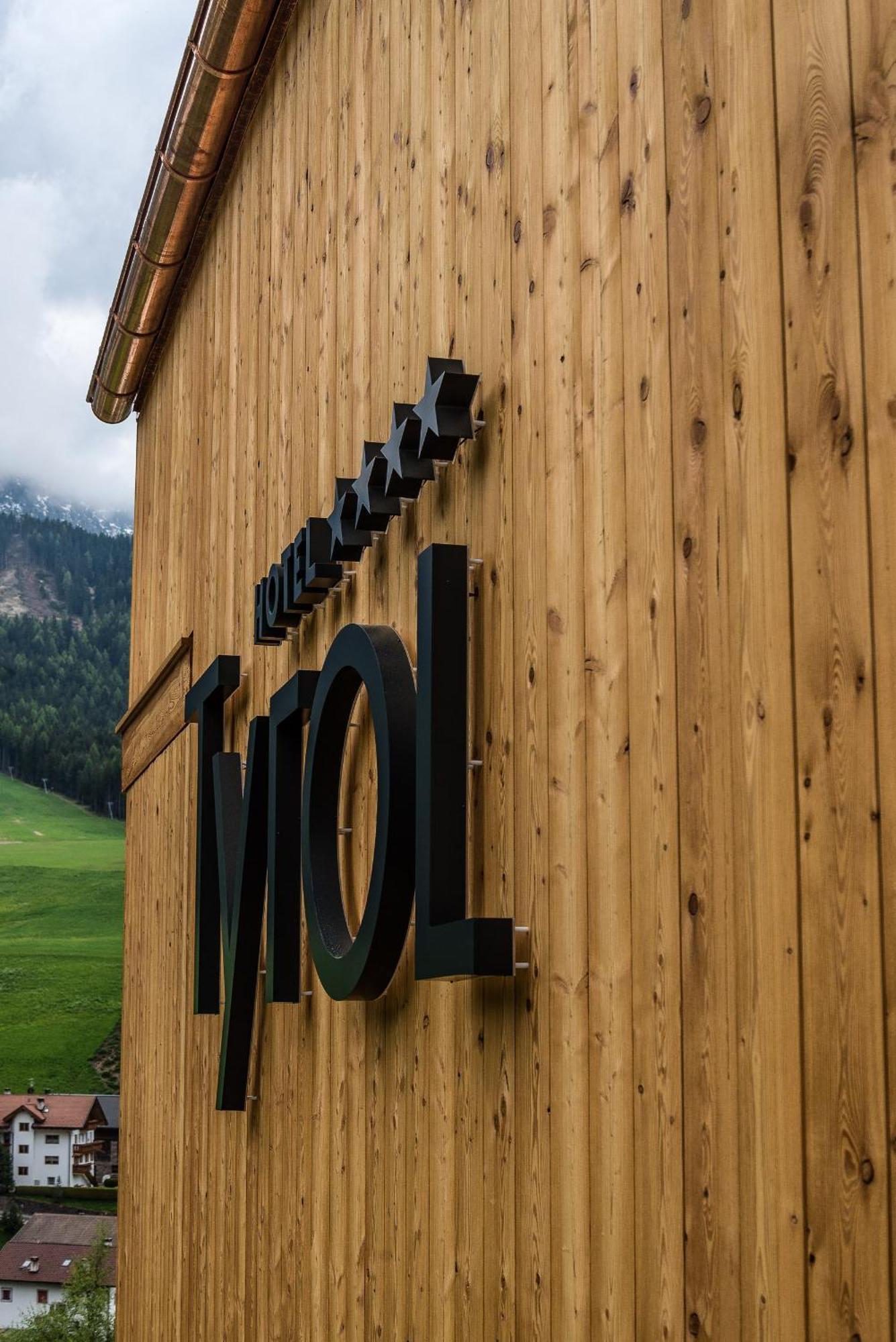 Hotel Tyrol Фунес Екстер'єр фото