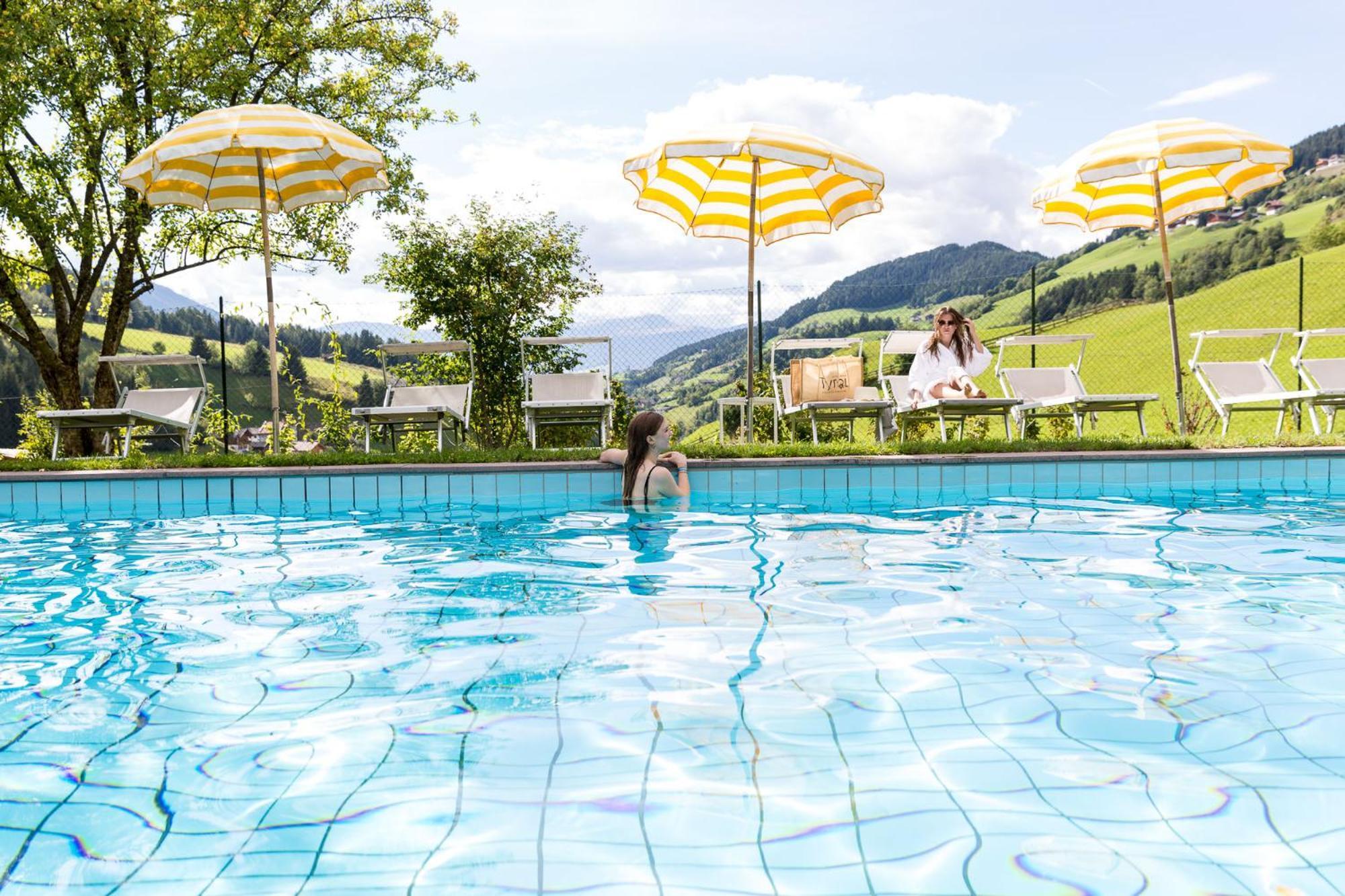 Hotel Tyrol Фунес Екстер'єр фото