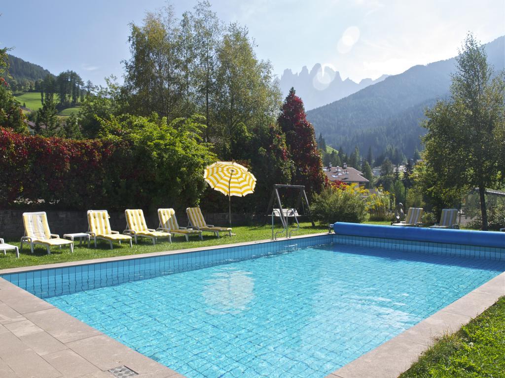 Hotel Tyrol Фунес Екстер'єр фото