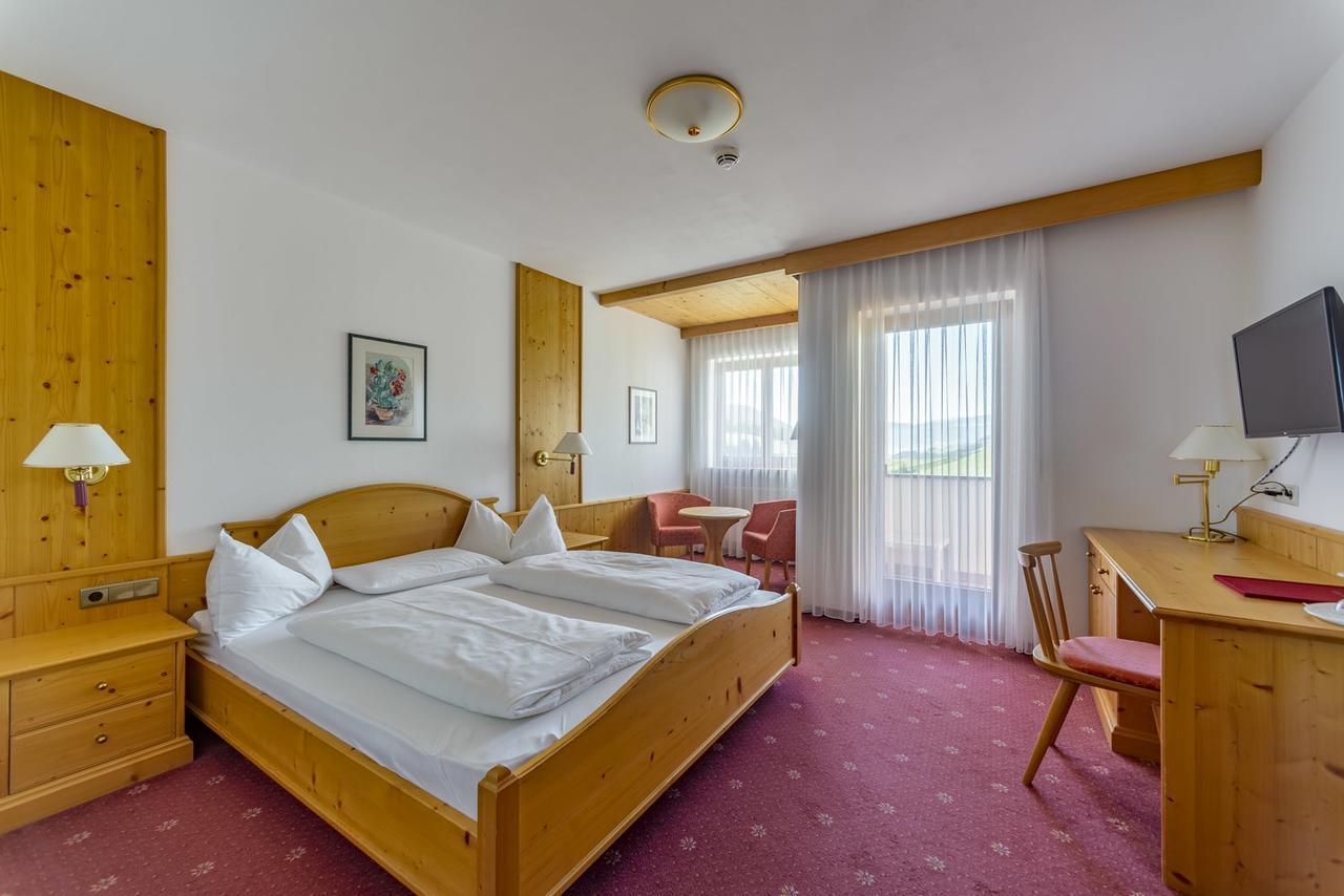 Hotel Tyrol Фунес Екстер'єр фото