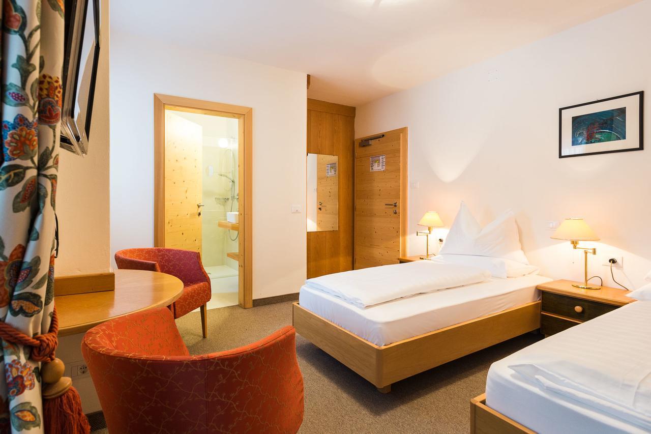 Hotel Tyrol Фунес Екстер'єр фото